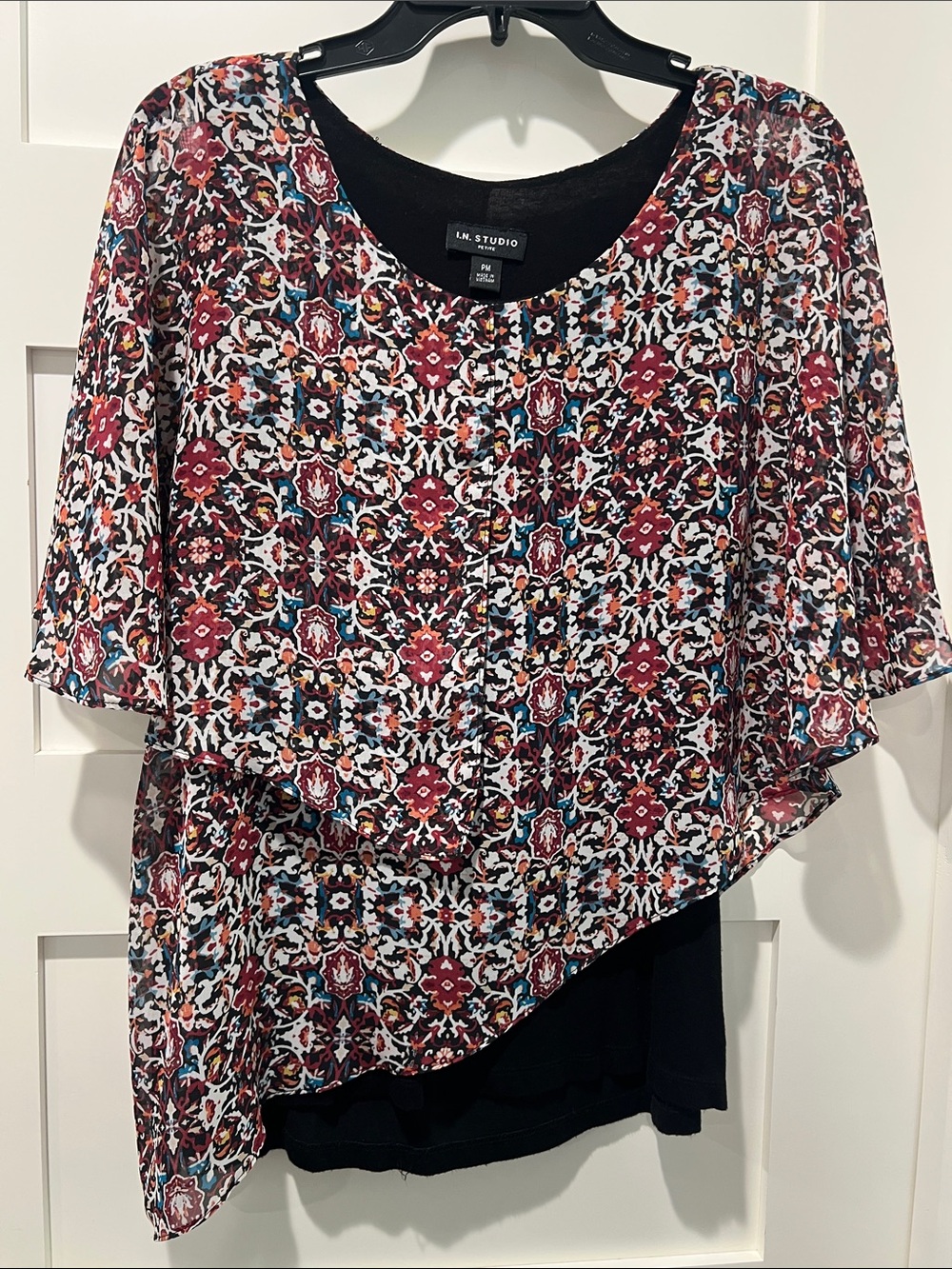 Womens Black Layered Floral-Print Top - Burgundy/Blue